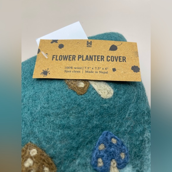 UO Mushroom Felted Planter Cover, Green, NWT - Picture 9 of 10